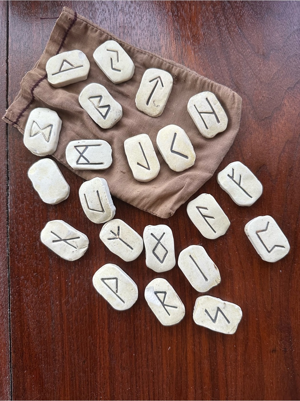 Set of Runes Stones - Picture 2 of 6